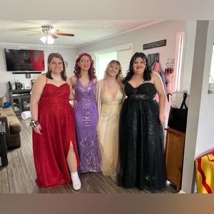 Selling old prom dress used once perfect condition